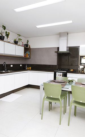 Casa à venda com 291m², 5 quartos e 8 vagasCozinha