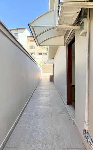 Casa à venda com 230m², 4 quartos e 5 vagas Casa à venda com 230m², 4 quartos e 5 vagasEntrada