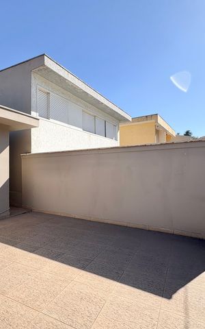 Casa à venda com 230m², 4 quartos e 5 vagas Casa à venda com 230m², 4 quartos e 5 vagasQuintal superior