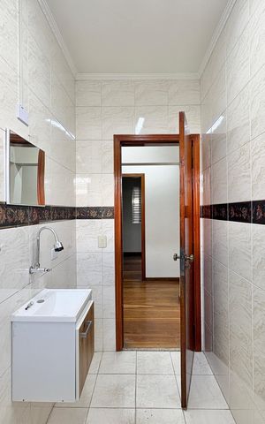 Casa à venda com 230m², 4 quartos e 5 vagas Casa à venda com 230m², 4 quartos e 5 vagasBanheiro