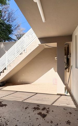Casa à venda com 230m², 4 quartos e 5 vagas Casa à venda com 230m², 4 quartos e 5 vagasQuintal inferior