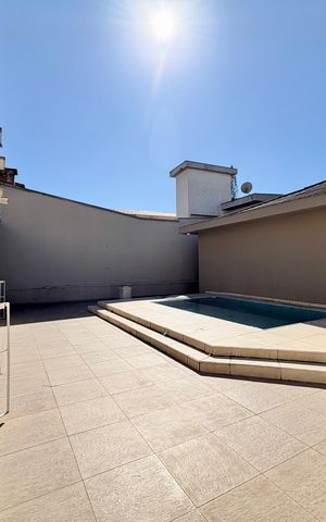 Casa à venda com 230m², 4 quartos e 5 vagas Casa à venda com 230m², 4 quartos e 5 vagasPiscina