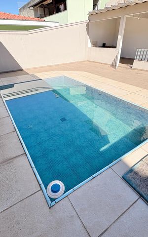 Casa à venda com 230m², 4 quartos e 5 vagas Casa à venda com 230m², 4 quartos e 5 vagasPiscina