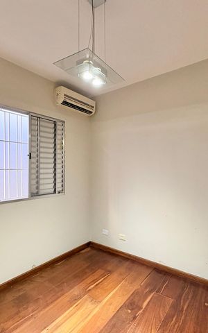 Casa à venda com 230m², 4 quartos e 5 vagas Casa à venda com 230m², 4 quartos e 5 vagasQuarto