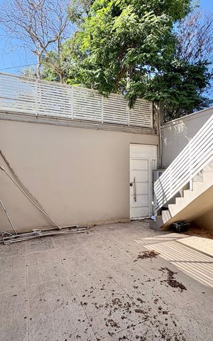Casa à venda com 230m², 4 quartos e 5 vagas Casa à venda com 230m², 4 quartos e 5 vagasQuintal inferior