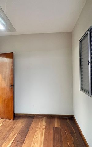 Casa à venda com 230m², 4 quartos e 5 vagas Casa à venda com 230m², 4 quartos e 5 vagasQuarto