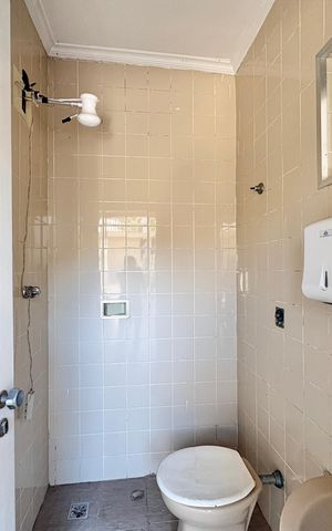 Casa à venda com 230m², 4 quartos e 5 vagas Casa à venda com 230m², 4 quartos e 5 vagasBanheiro de serviço