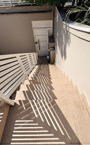 Casa à venda com 230m², 4 quartos e 5 vagas Casa à venda com 230m², 4 quartos e 5 vagasEntrada