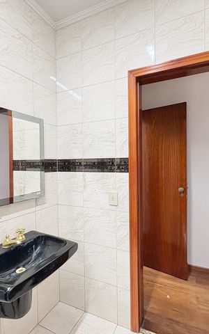 Casa à venda com 230m², 4 quartos e 5 vagas Casa à venda com 230m², 4 quartos e 5 vagasBanheiro da Suíte 2