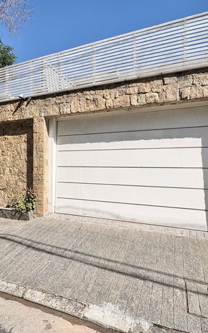 Casa à venda com 230m², 4 quartos e 5 vagas Casa à venda com 230m², 4 quartos e 5 vagasFachada