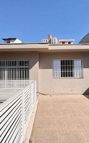 Casa à venda com 230m², 4 quartos e 5 vagas Casa à venda com 230m², 4 quartos e 5 vagasQuintal superior