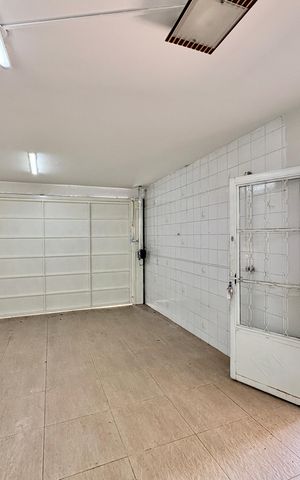 Casa à venda com 230m², 4 quartos e 5 vagas Casa à venda com 230m², 4 quartos e 5 vagasGaragem