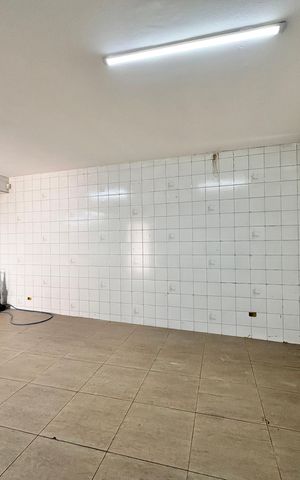 Casa à venda com 230m², 4 quartos e 5 vagas Casa à venda com 230m², 4 quartos e 5 vagasGaragem