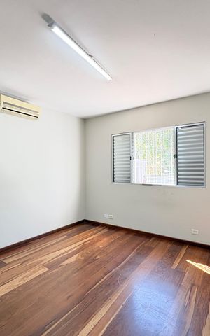Casa à venda com 230m², 4 quartos e 5 vagas Casa à venda com 230m², 4 quartos e 5 vagasSuíte 1
