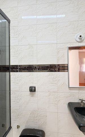 Casa à venda com 230m², 4 quartos e 5 vagas Casa à venda com 230m², 4 quartos e 5 vagasBanheiro da Suíte 1