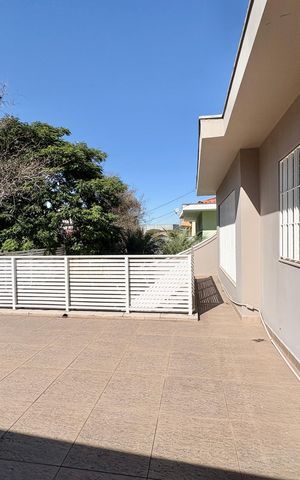 Casa à venda com 230m², 4 quartos e 5 vagas Casa à venda com 230m², 4 quartos e 5 vagasQuintal superior