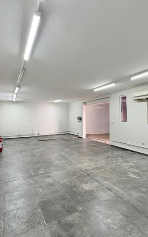 Casa à venda com 230m², 4 quartos e 5 vagas Casa à venda com 230m², 4 quartos e 5 vagasGaragem