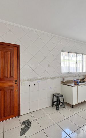 Casa à venda com 230m², 4 quartos e 5 vagas Casa à venda com 230m², 4 quartos e 5 vagasCozinha
