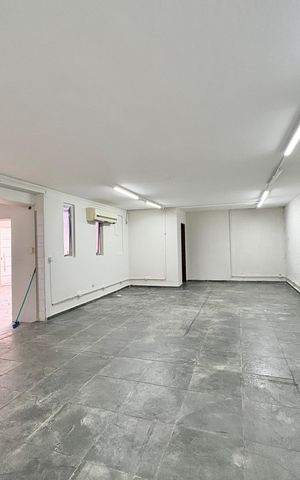 Casa à venda com 230m², 4 quartos e 5 vagas Casa à venda com 230m², 4 quartos e 5 vagasGaragem