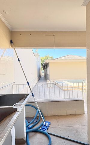 Casa à venda com 230m², 4 quartos e 5 vagas Casa à venda com 230m², 4 quartos e 5 vagasÁrea de Serviço