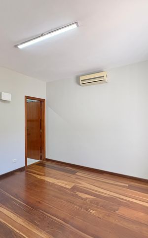 Casa à venda com 230m², 4 quartos e 5 vagas Casa à venda com 230m², 4 quartos e 5 vagasSuíte 1