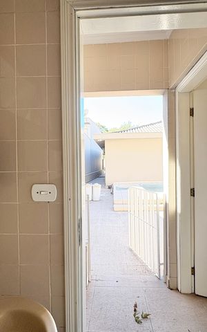 Casa à venda com 230m², 4 quartos e 5 vagas Casa à venda com 230m², 4 quartos e 5 vagasBanheiro de serviço
