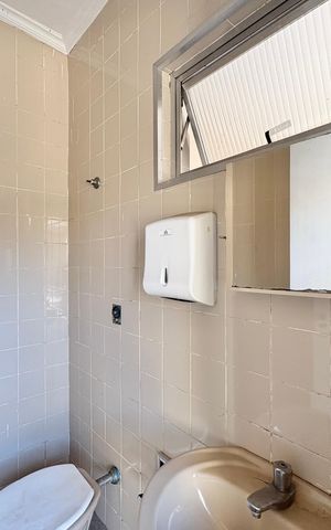 Casa à venda com 230m², 4 quartos e 5 vagas Casa à venda com 230m², 4 quartos e 5 vagasBanheiro de serviço