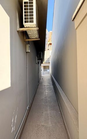 Casa à venda com 230m², 4 quartos e 5 vagas Casa à venda com 230m², 4 quartos e 5 vagasCorredor externo