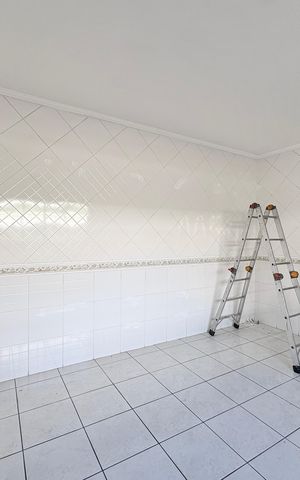Casa à venda com 230m², 4 quartos e 5 vagas Casa à venda com 230m², 4 quartos e 5 vagasCozinha