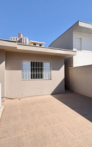 Casa à venda com 230m², 4 quartos e 5 vagas Casa à venda com 230m², 4 quartos e 5 vagasQuintal superior