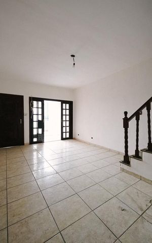 Casa à venda com 100m², 2 quartos e 1 vaga Casa à venda com 100m², 2 quartos e 1 vagaSala