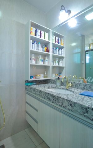 Apartamento à venda com 84m², 3 quartos e 1 vaga Apartamento à venda com 84m², 3 quartos e 1 vagaBanheiro da Suite