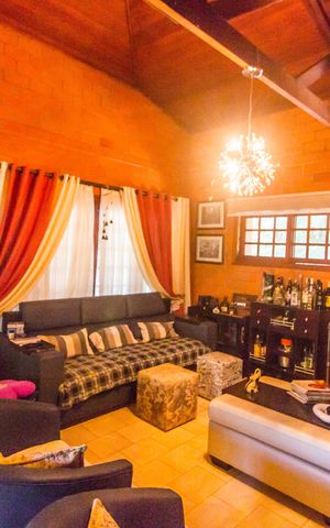Casa de condomínio à venda com 293m², 3 quartos e 8 vagas Casa de condomínio à venda com 293m², 3 quartos e 8 vagasSala