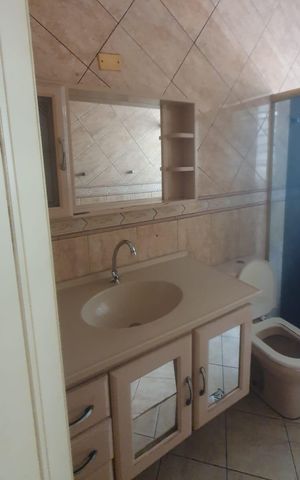 Casa para alugar com 125m², 2 quartos e 2 vagas Casa para alugar com 125m², 2 quartos e 2 vagasBanheiro