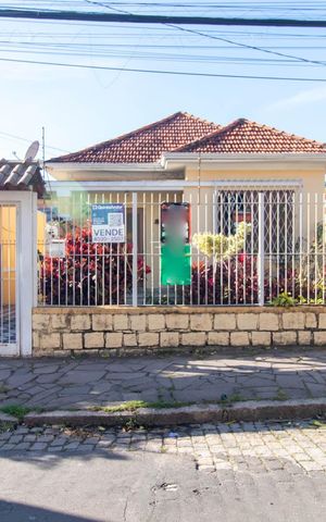 Casa à venda com 125m², 2 quartos e 3 vagas Casa à venda com 125m², 2 quartos e 3 vagasFachada