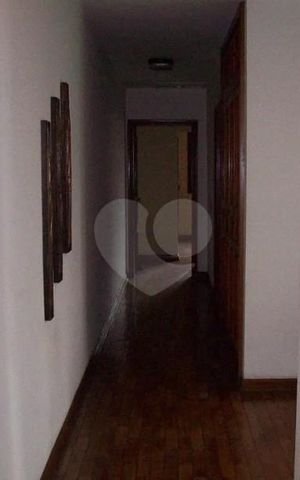 Casa à venda com 367m², 4 quartos e 6 vagas