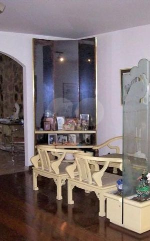Casa à venda com 367m², 4 quartos e 6 vagas