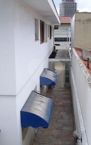 Casa à venda com 367m², 4 quartos e 6 vagas