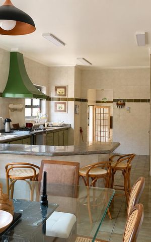 Casa à venda com 400m², 4 quartos e sem vaga Casa à venda com 400m², 4 quartos e sem vagaSala