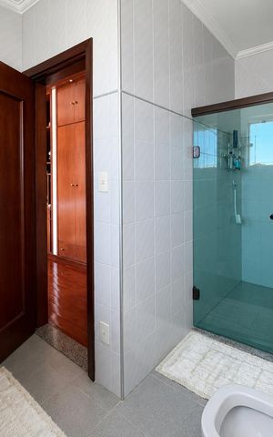 Casa à venda com 400m², 4 quartos e sem vaga Casa à venda com 400m², 4 quartos e sem vagaBanheiro