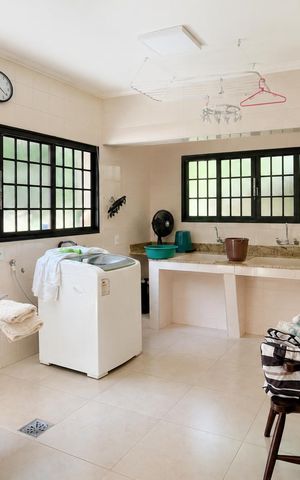 Casa à venda com 400m², 4 quartos e sem vaga Casa à venda com 400m², 4 quartos e sem vagaÁrea de serviço