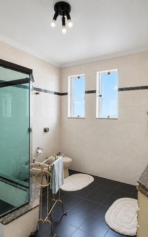Casa à venda com 400m², 4 quartos e sem vaga Casa à venda com 400m², 4 quartos e sem vagaBanheiro