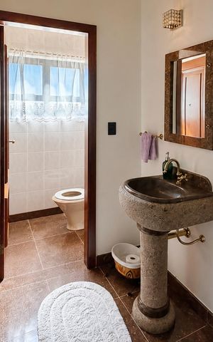 Casa à venda com 400m², 4 quartos e sem vaga Casa à venda com 400m², 4 quartos e sem vagaBanheiro