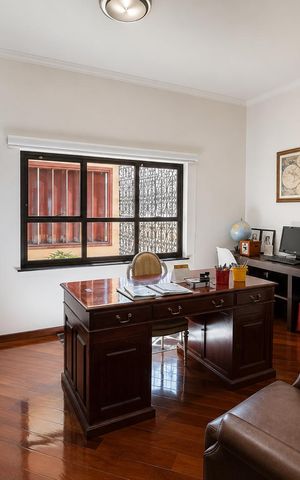Casa à venda com 400m², 4 quartos e sem vaga Casa à venda com 400m², 4 quartos e sem vagaSala