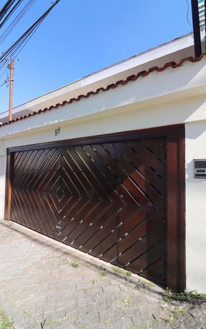 Casa à venda com 168m², 4 quartos e 2 vagasFachada