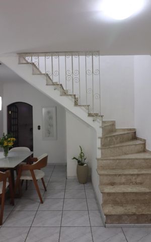 Casa à venda com 168m², 4 quartos e 2 vagasSala 