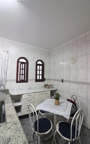 Casa à venda com 168m², 4 quartos e 2 vagasCopa e Cozinha 
