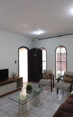 Casa à venda com 168m², 4 quartos e 2 vagasSala 