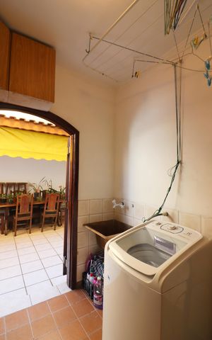 Casa à venda com 168m², 4 quartos e 2 vagasÁrea de Serviço