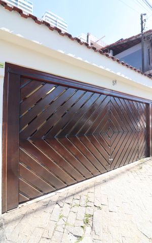 Casa à venda com 168m², 4 quartos e 2 vagasFachada